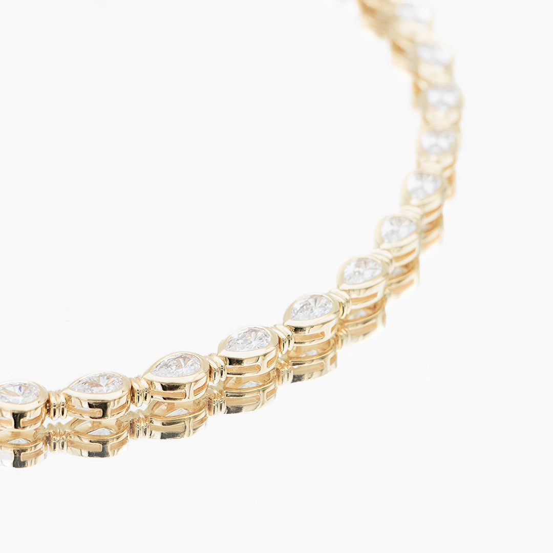 Gift-ready women's padel bracelet: luxurious gold vermeil & sterling silver, accented with sparkling pear stones.