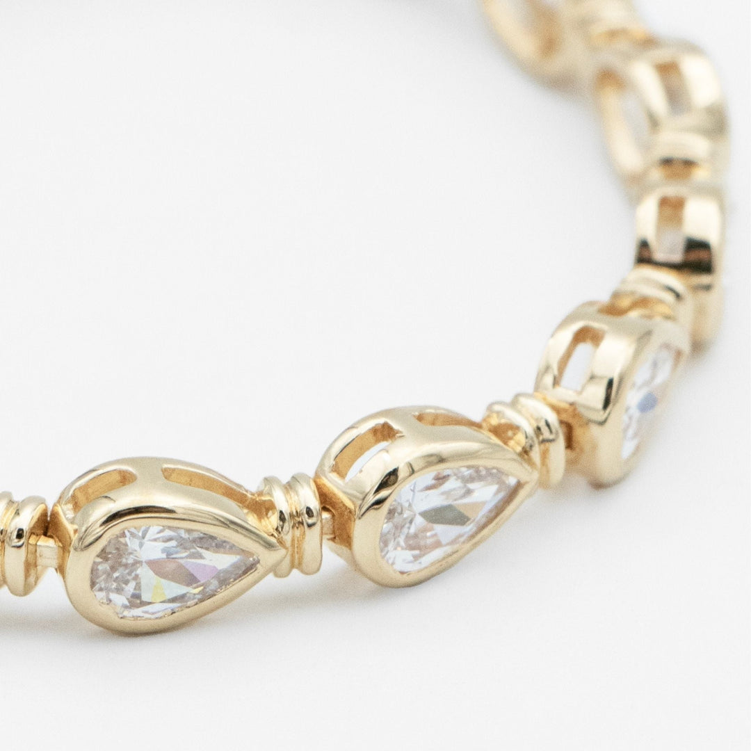 Timeless women's padel bracelet, crafted in gold vermeil & sterling silver, with sparkling pear stones.