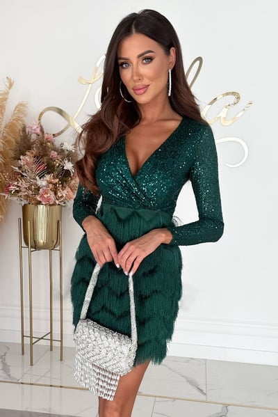 Elegant women's sequin mini dress with dazzling fringe details.