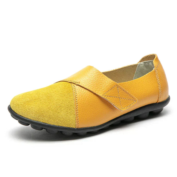 Seasonal women's casual flats, featuring a stitched design and superior comfort for daily use.