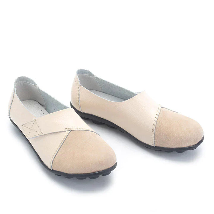 Everyday women's comfort flats with durable stitching, ideal for versatile seasonal wear.