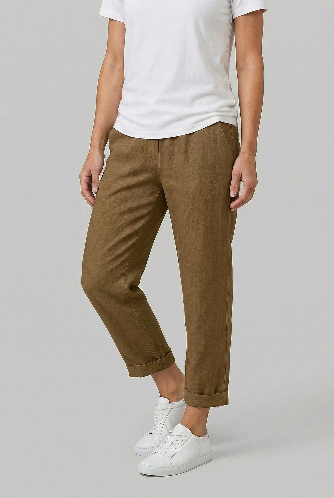 Stylish women's straight leg pants made from a breathable linen blend.