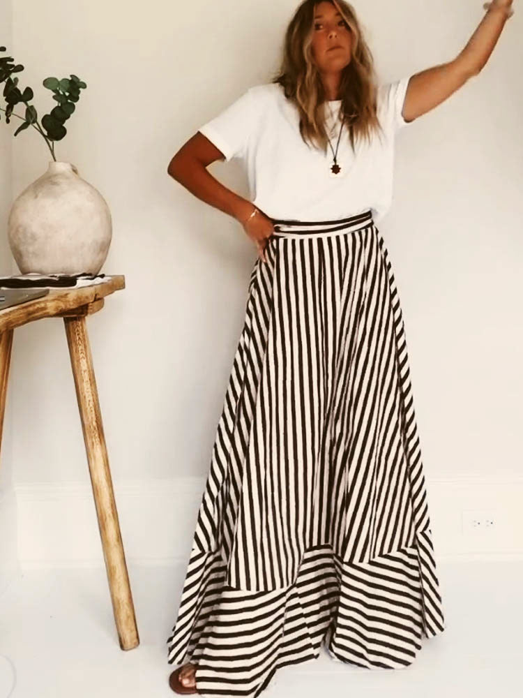 Elegant women's strapless diagonal striped flare maxi dress, perfect for summer holidays and evening events.