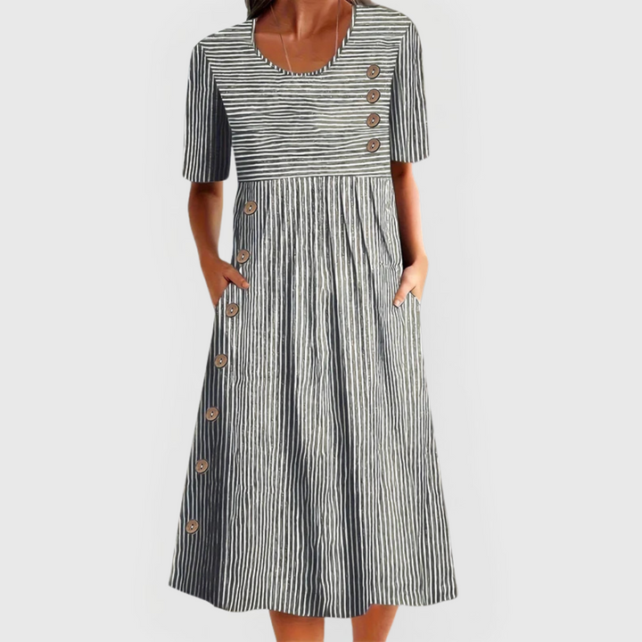 Comfortable women's striped midi dress with 3/4 sleeves, ideal for versatile day wear.