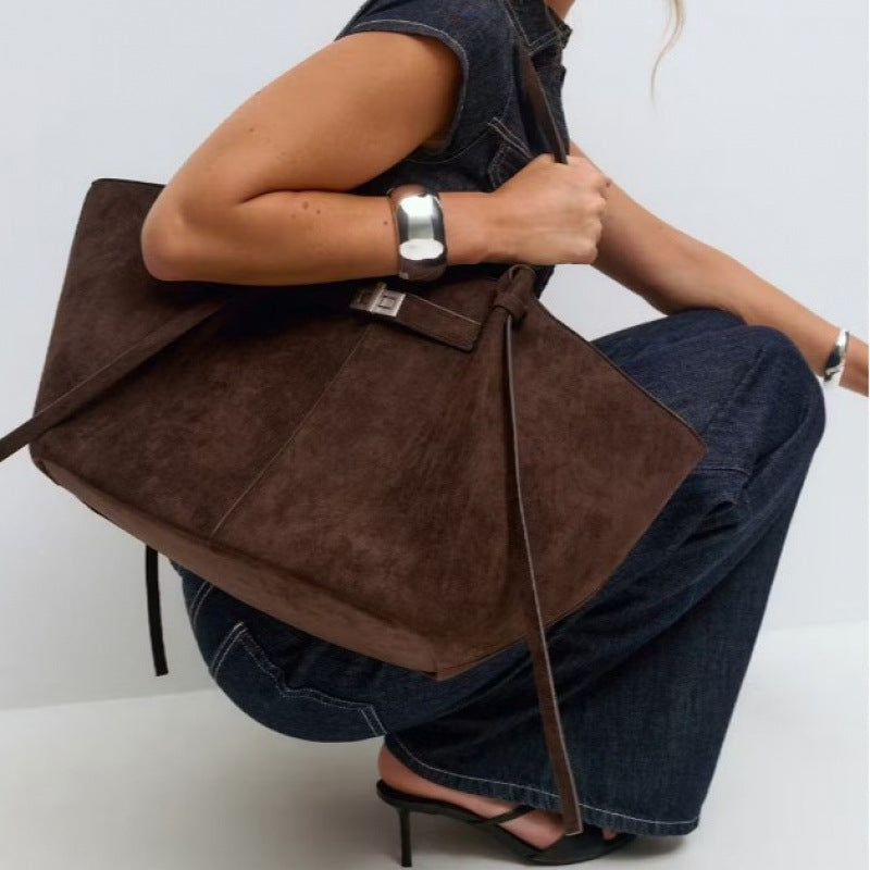 High-quality women's structured shopper bag with elegant gold-tone hardware, a chic fashion statement.