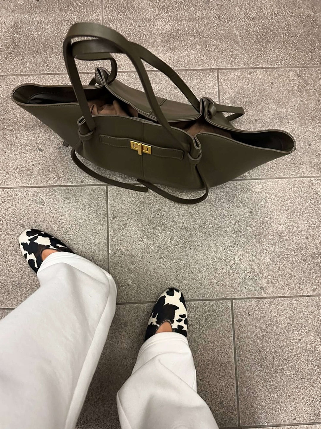 Women's fashion handbag: elegant structured shopper with luxurious gold detailing & spacious interior.