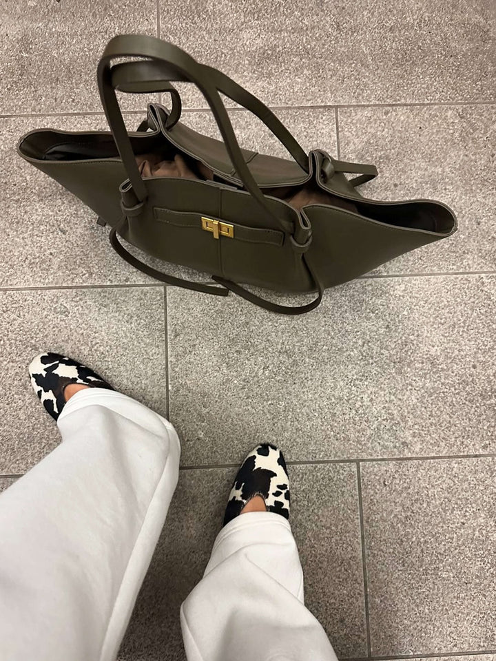 Women's fashion handbag: elegant structured shopper with luxurious gold detailing & spacious interior.