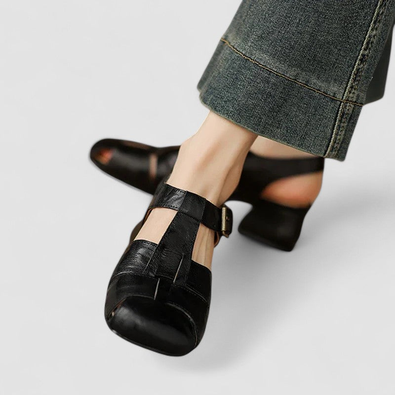 Versatile women's closed-toe sandals, stylish multi-strap design, comfortable low heel, perfect for spring/summer.