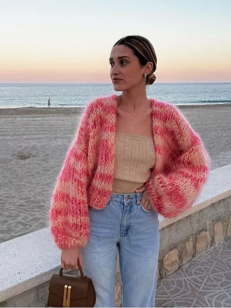 Chic women's color-blocked cropped sweater. Cozy knit long-sleeve top, a comfortable statement piece for spring.
