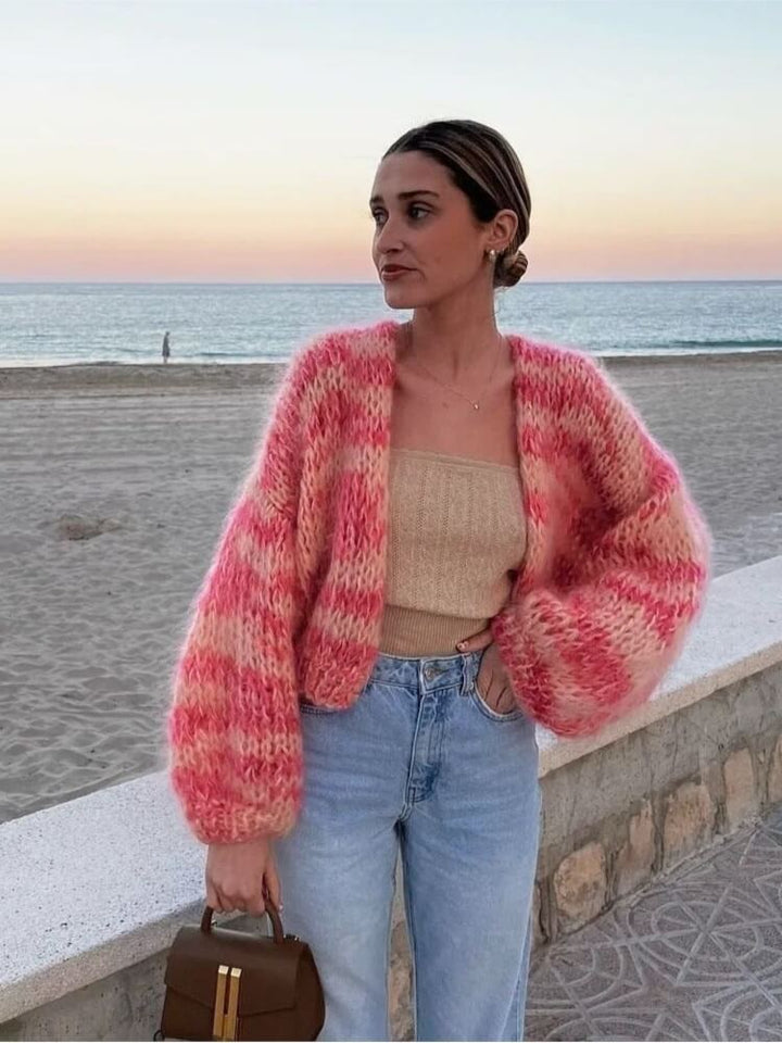 Chic women's color-blocked cropped sweater. Cozy knit long-sleeve top, a comfortable statement piece for spring.