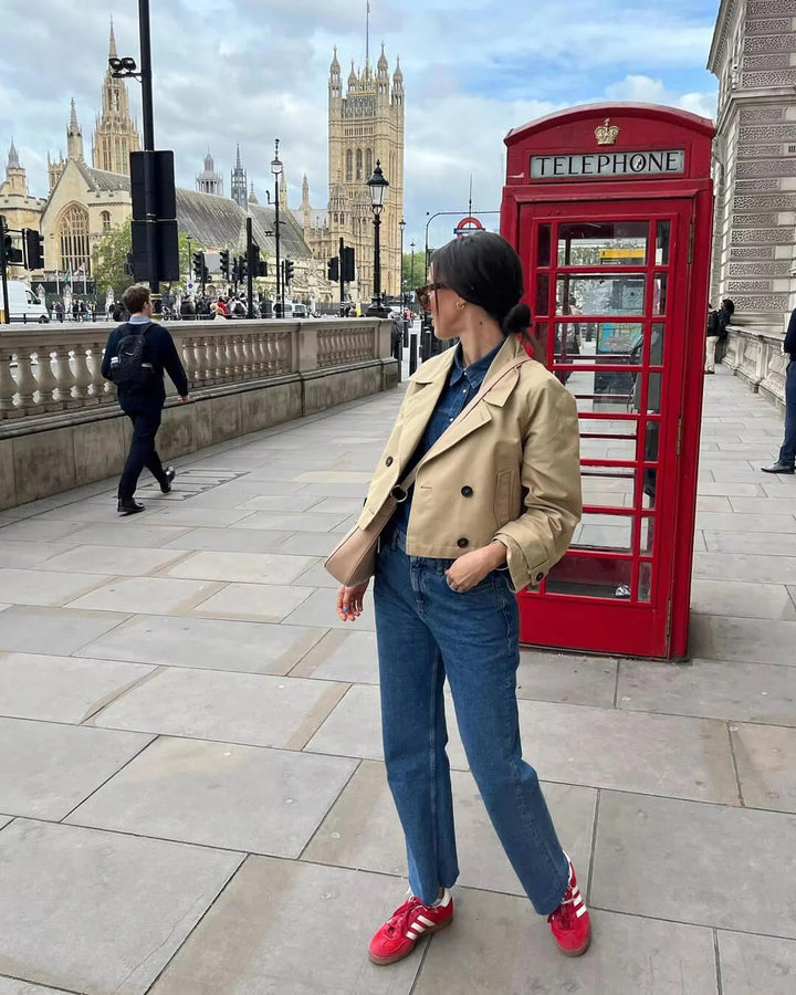 Stylish women's short trench jacket. Double-breasted, perfect for casual or elegant spring/autumn outfits.
