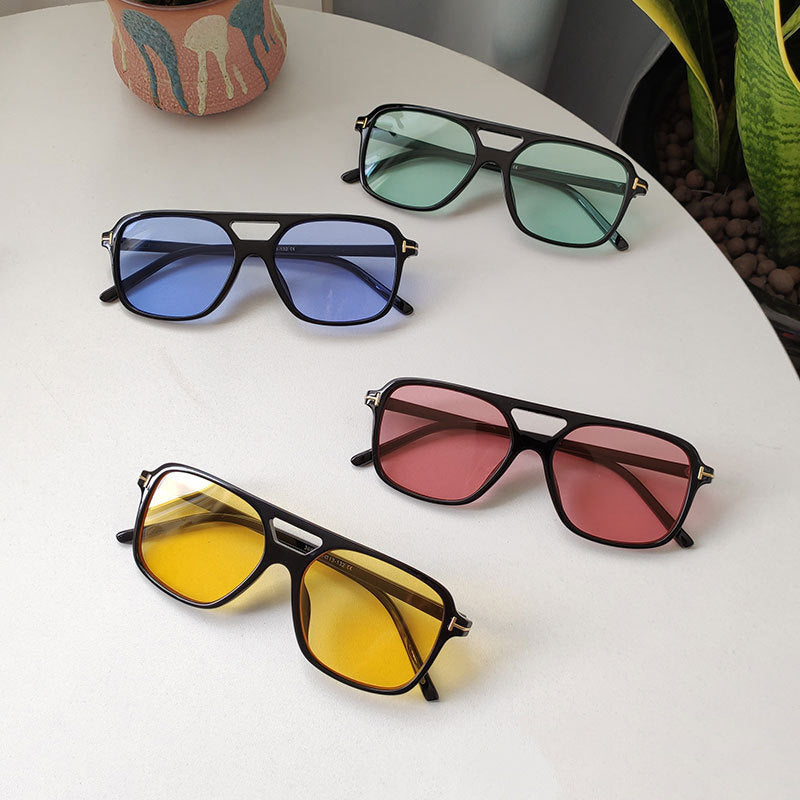Women's stylish fashion sunglasses with UV protection for a chic summer look.