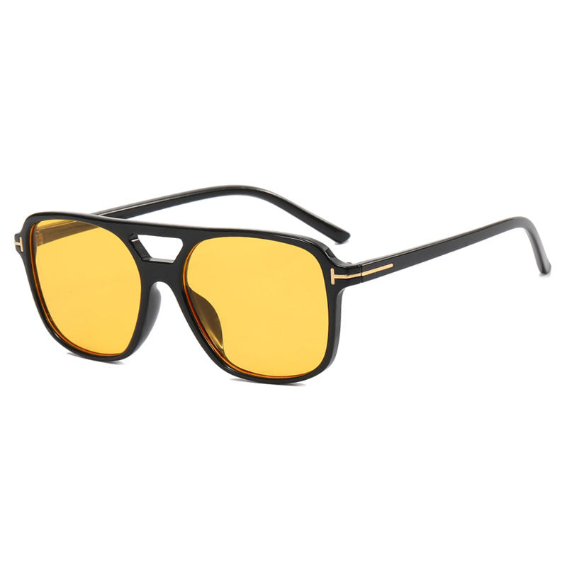 Stylish women's UV protection sunglasses, ideal for a fashionable and comfortable summer day.