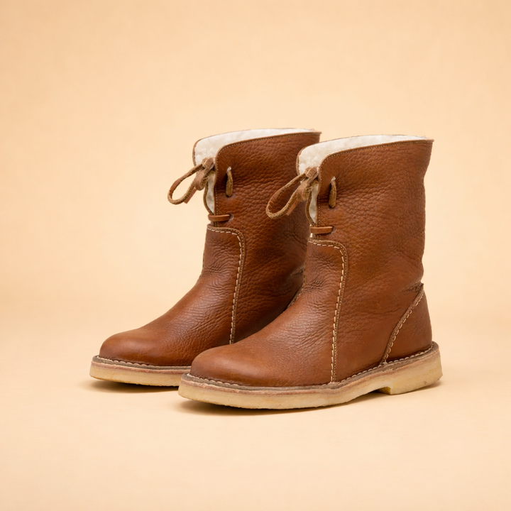 Durable & warm short women's snow boots, perfect for winter, providing comfort & stylish everyday wear.