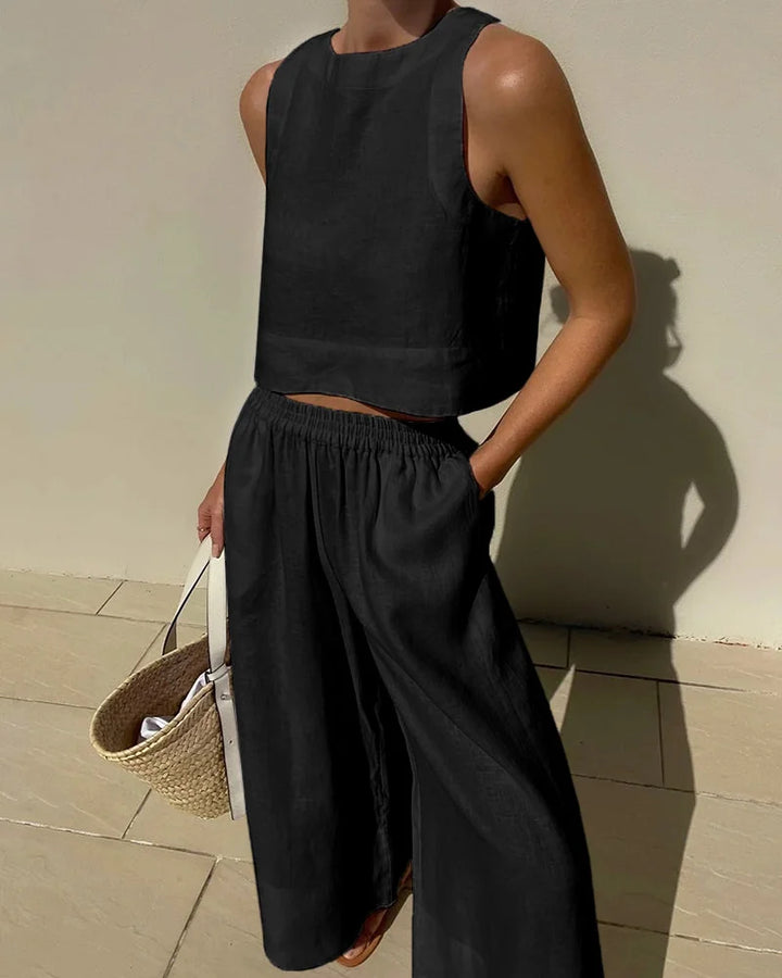 Effortless chic women's two-piece set: sleeveless crop top & wide-leg pants, ideal for vacation.