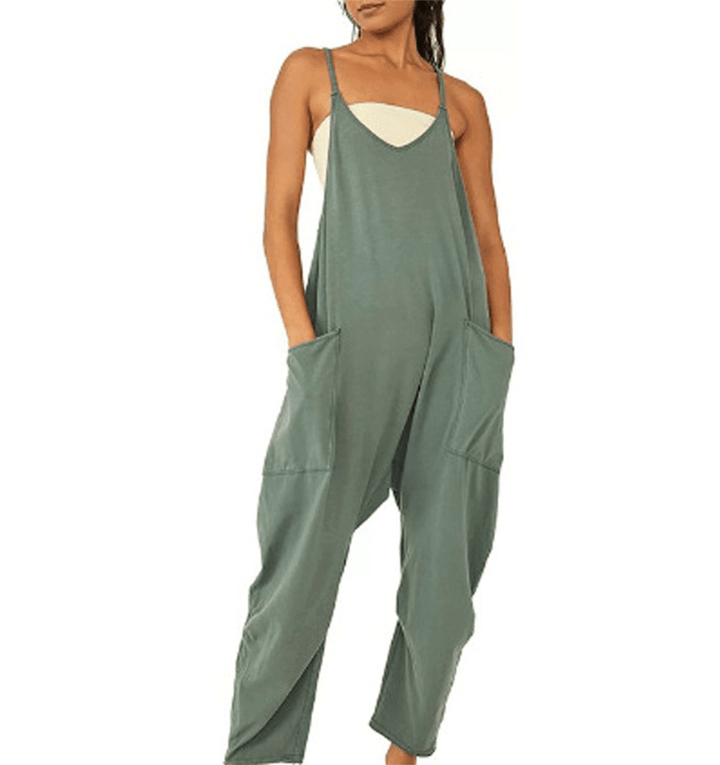 Women's stylish sleeveless jumpsuit with pockets. Chic, comfortable everyday wear.