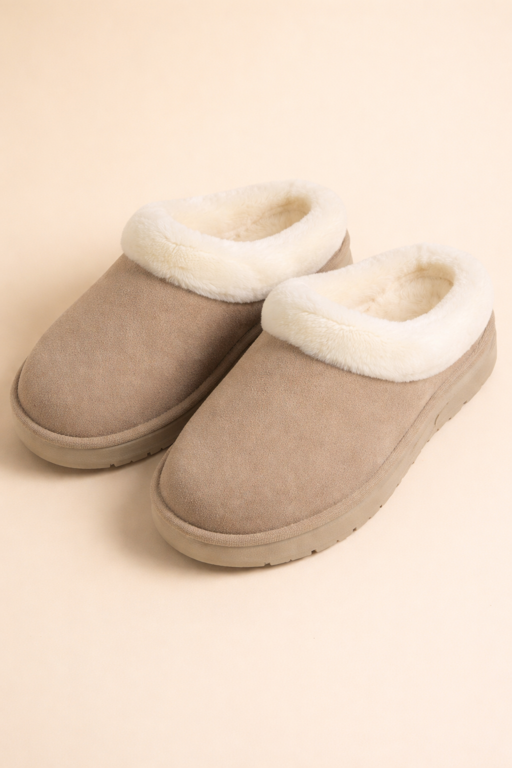 Cozy women's slip-on snow boots for ultimate warmth & comfort in winter.