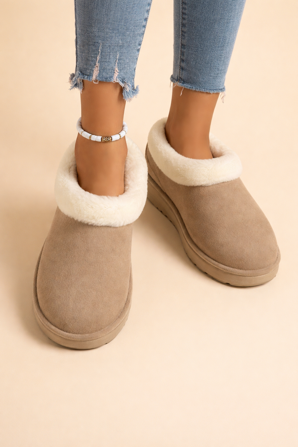 Chic slip-on women's snow boots for easy wear & stylish winter footwear.