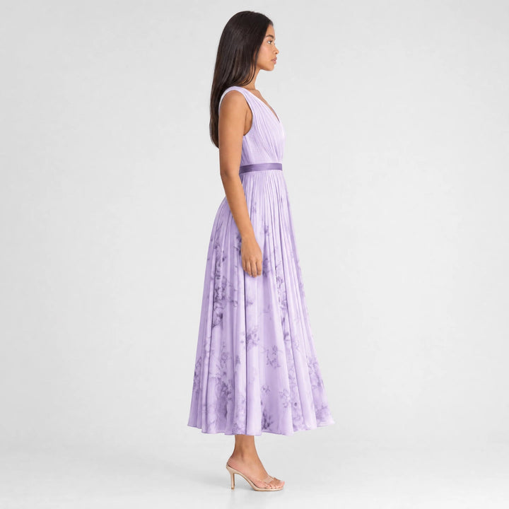 Women's casual summer midi dress, floral pattern, A-line pleated, sleeveless design.