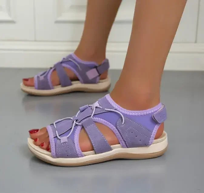 Comfortable women's sandals for daily walking, featuring sturdy arch support.