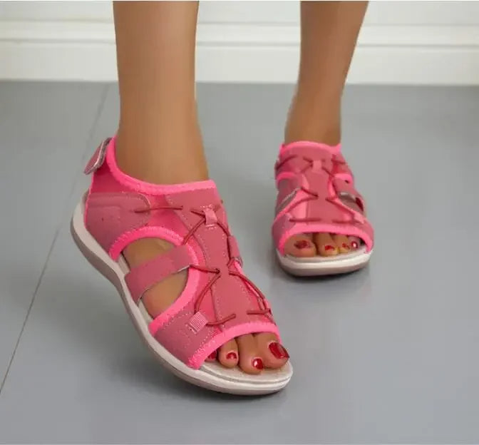 Adjustable women's everyday sandals, offering all-day support & comfort.