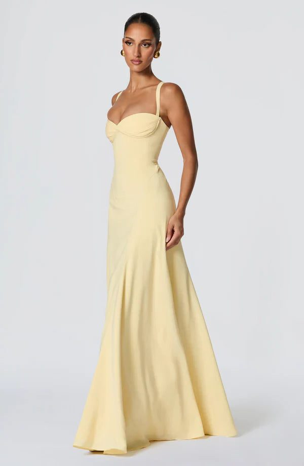 Sweetheart neckline long maxi dress for women, ideal for formal wedding guests, proms, or evening events.