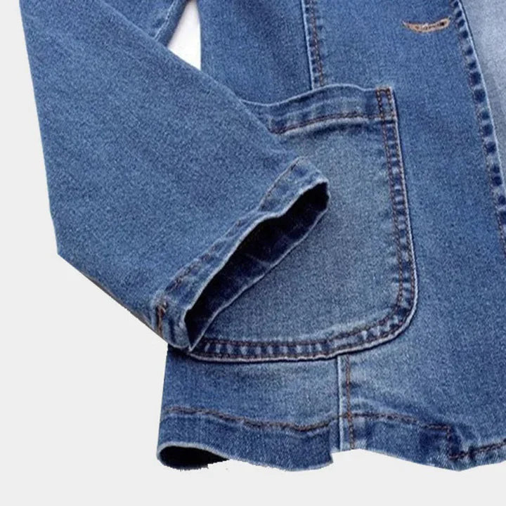 Women's tailored denim blazer jacket. Smart-casual long-sleeve outerwear for versatile styling in spring & autumn.