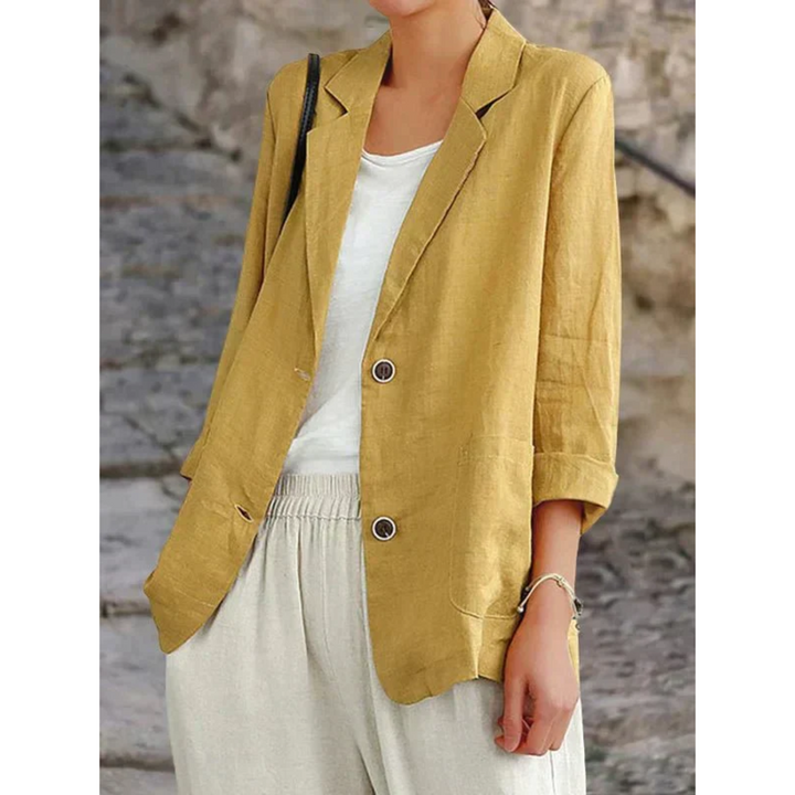 Elegant outerwear: Women's breathable, versatile fashion blazer
