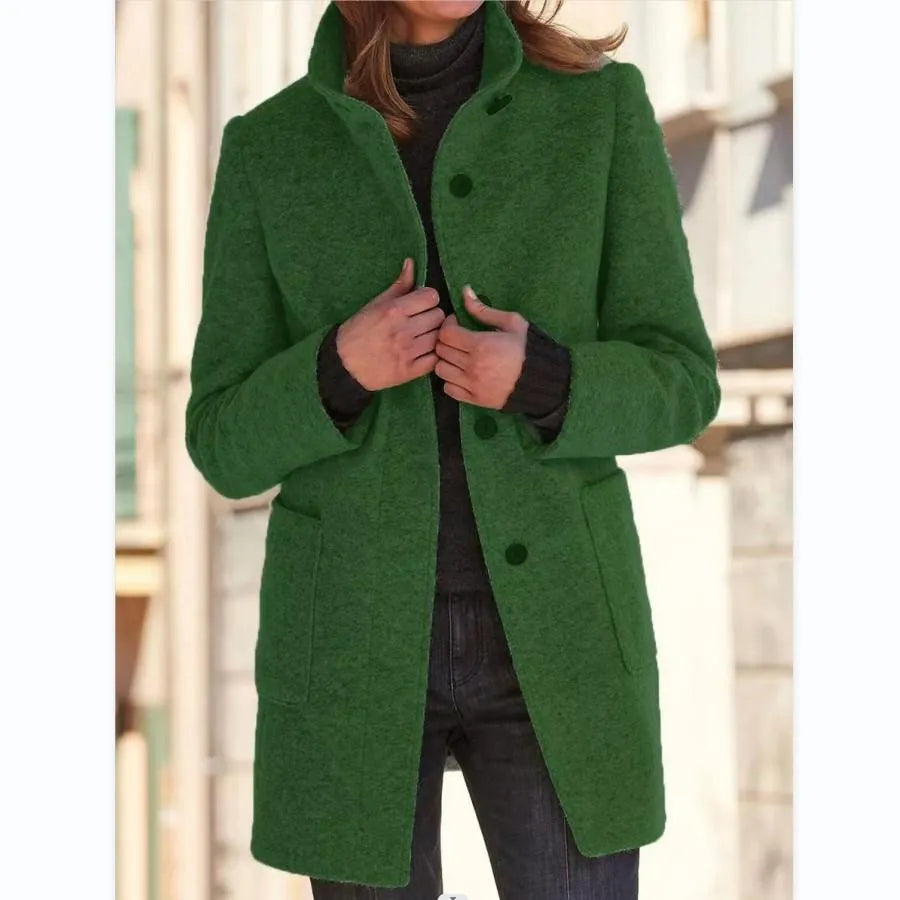 Elegant outerwear for women: a versatile long coat with a comfortable fit.