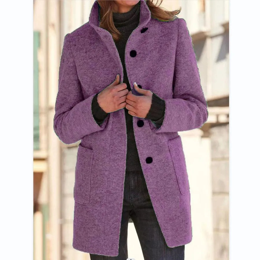 Fashion jacket for women, featuring a timeless design and elegant silhouette.