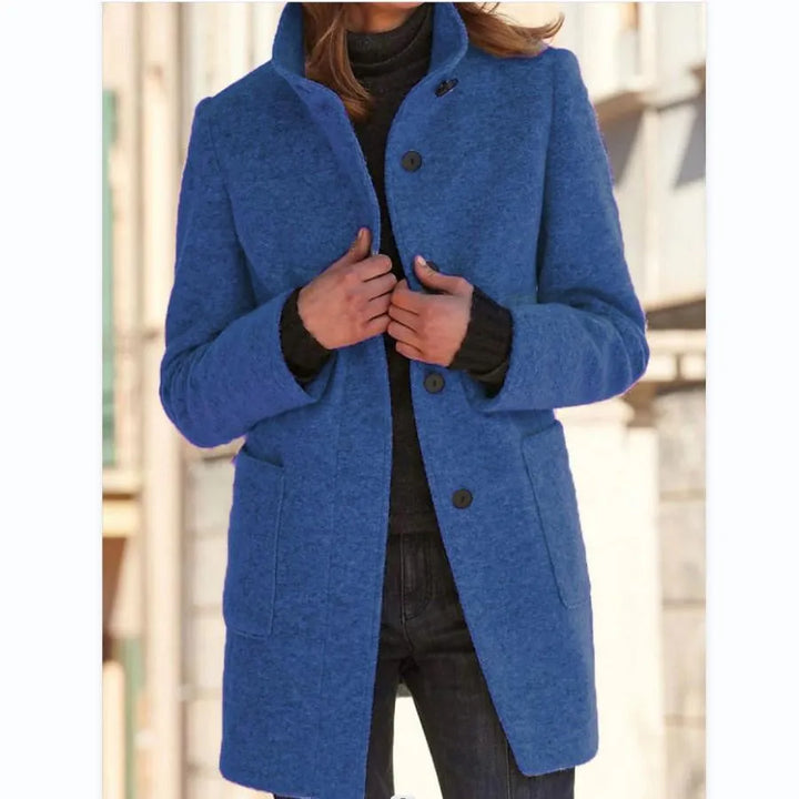 Stylish women's long coat, blending comfort and chic fashion for any occasion.