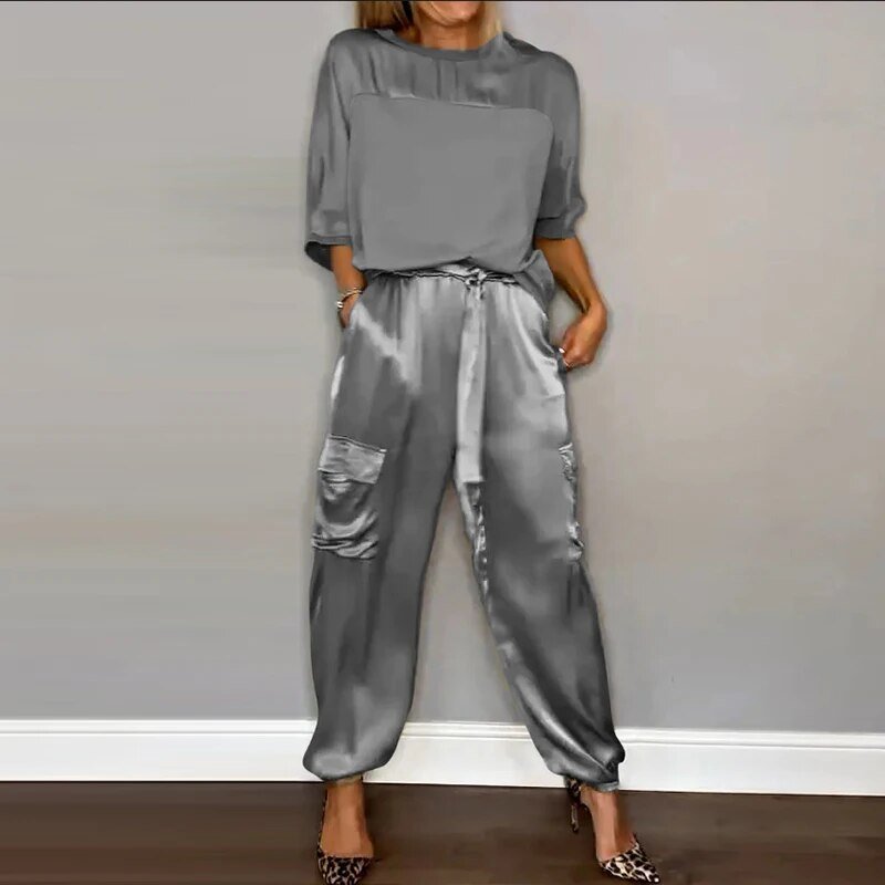Stylish women's matching set, including a top and comfortable straight-leg utility pocket trousers with a drawstring.
