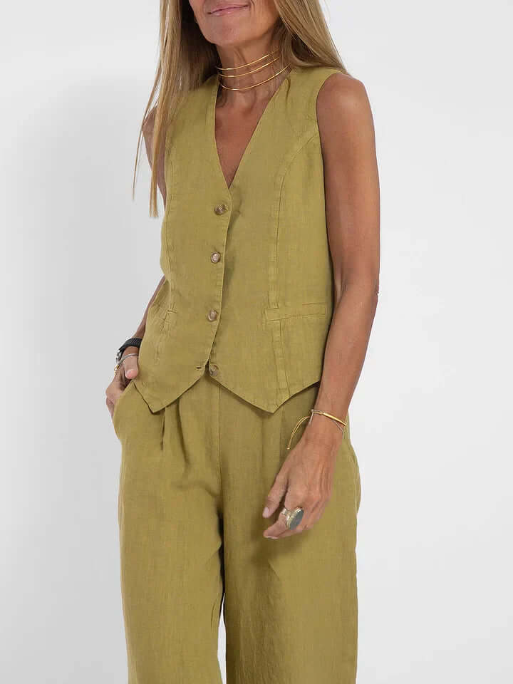 Women's two-piece vest & pant set for effortless style. Perfect matching spring/summer outfit.