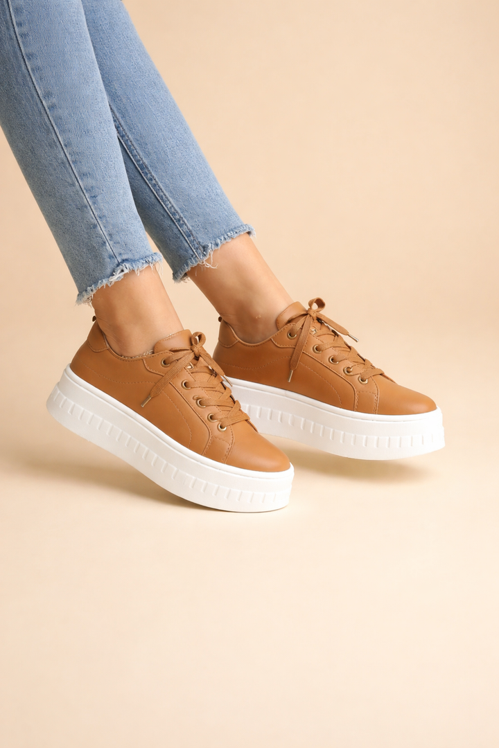 Fashion-forward women's sneakers featuring a modern platform sole for an edgy urban look.