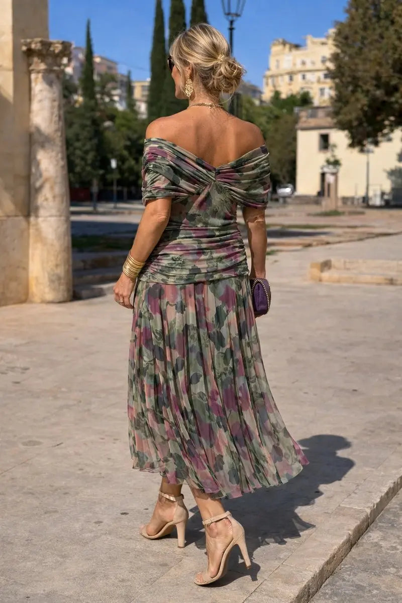 Sophisticated women's cocktail dress, V-neck, ruched waist, full-length for formal parties.
