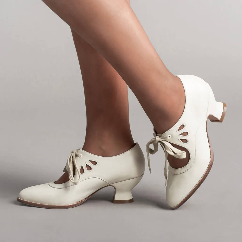 Elegant women's classic Mary Jane shoes with sturdy block heels, ideal for vintage fashion & daily wear.