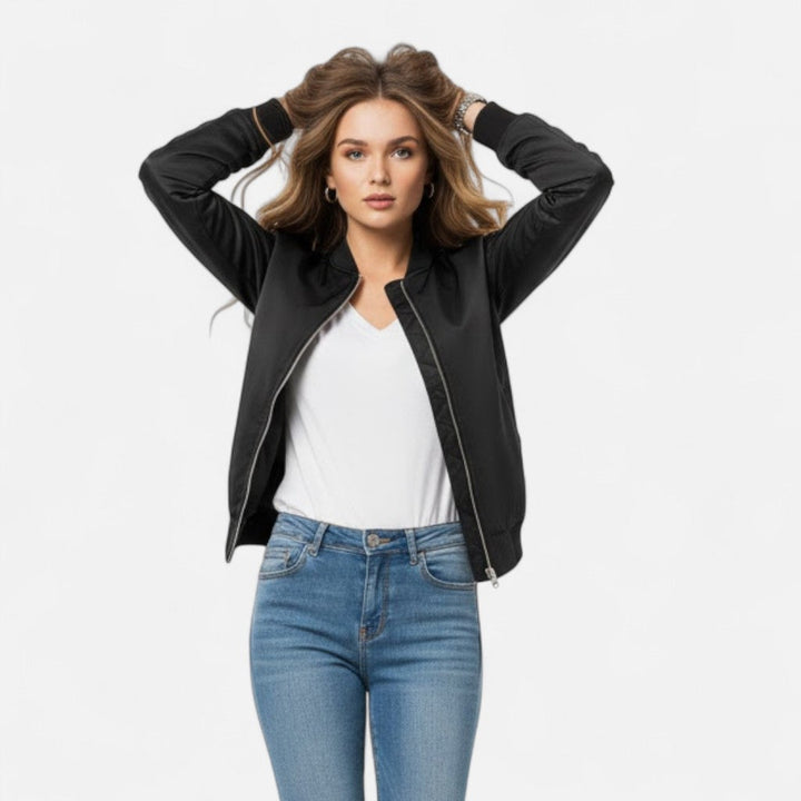 Casual zip jacket with a retro vibe, ideal for everyday wear