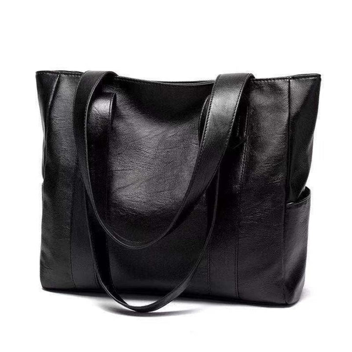 Stylish black vintage shoulder bag for women. A classic fashion accessory, ideal as an elegant everyday handbag.