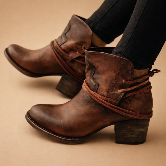 Stylish women's casual boots featuring a vintage lace-up design and comfortable thick heel