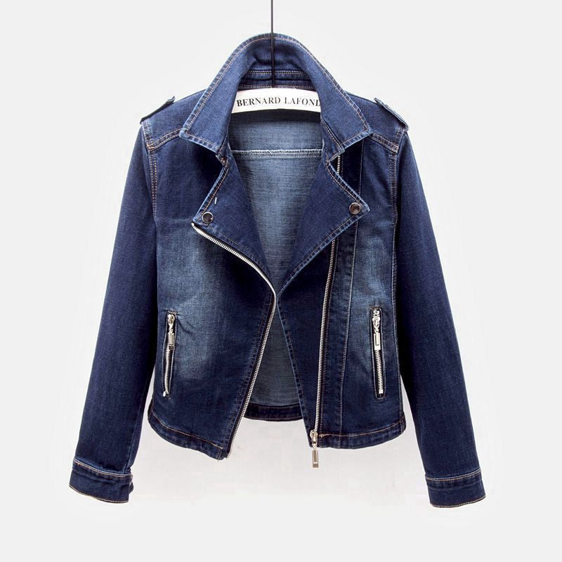 Versatile women's denim jacket, a classic layering piece for casual elegant spring & autumn wear. Blue, button-up.