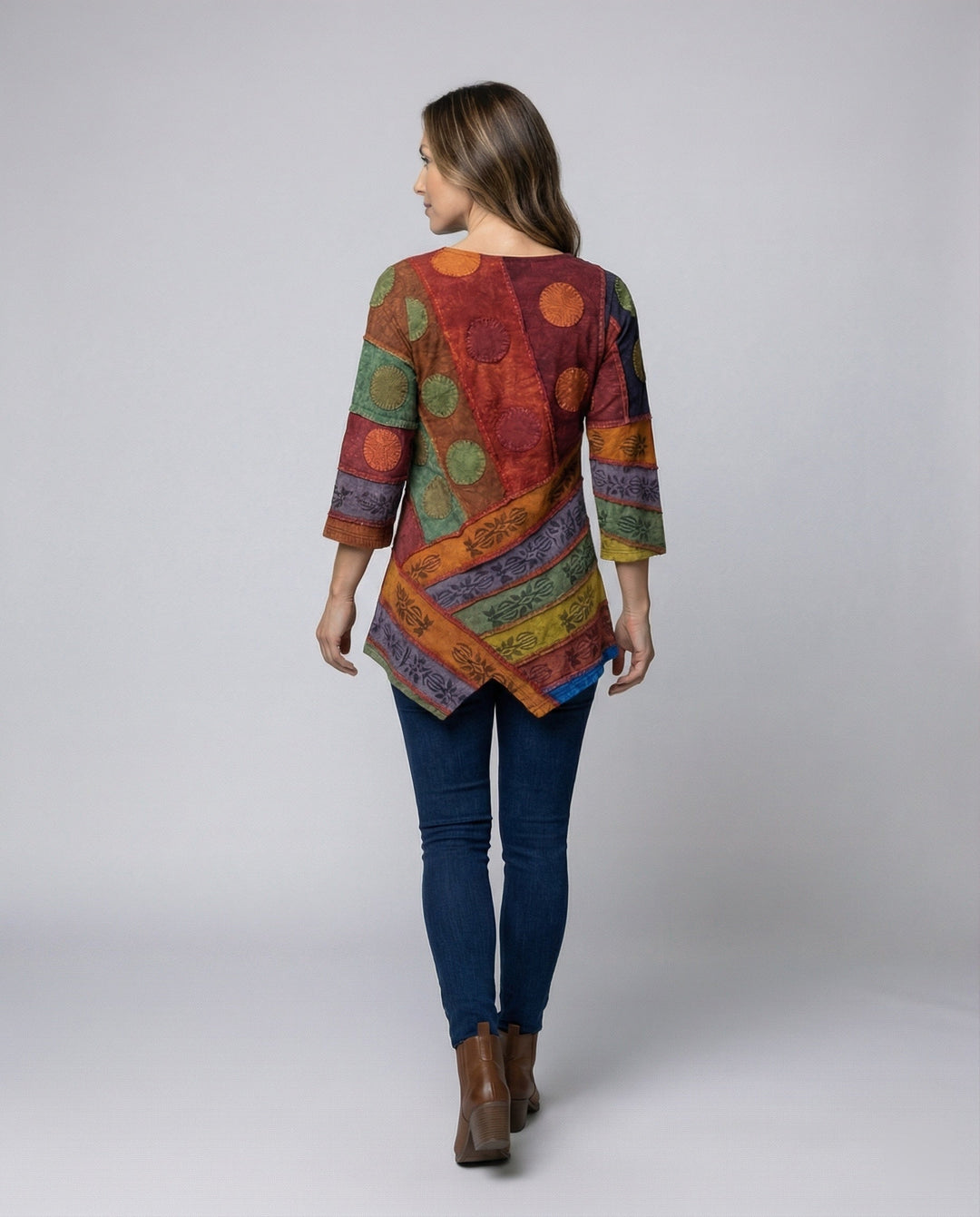 Elegant vintage-style top for women, featuring a timeless V-neck and long sleeves.