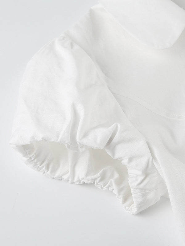 Comfortable and chic women's short sleeve V-neck shirt in white