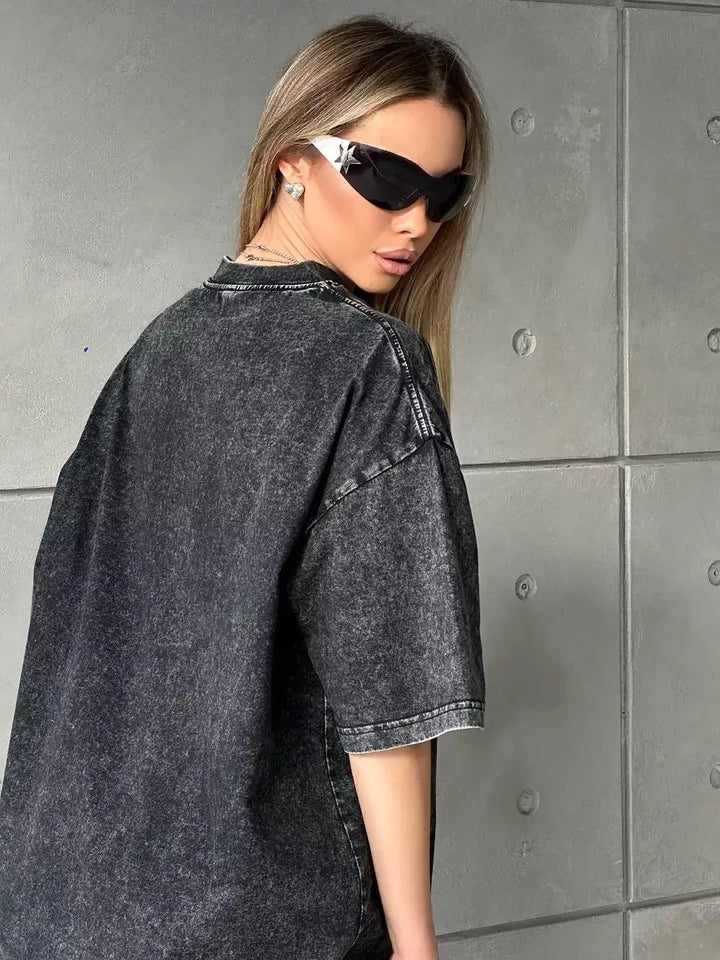 Comfortable women's oversized vintage wash t-shirt with crewneck, ideal for leisurewear.