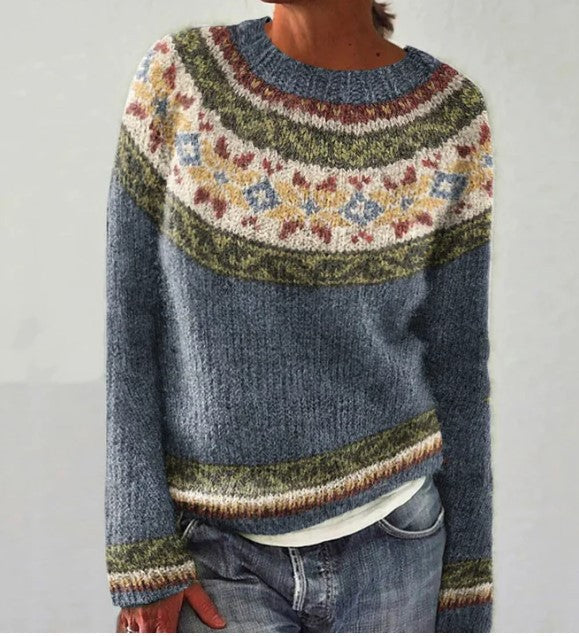 Warm knit oversized women's winter sweater. A cozy vintage pullover for stylish cold-weather comfort.