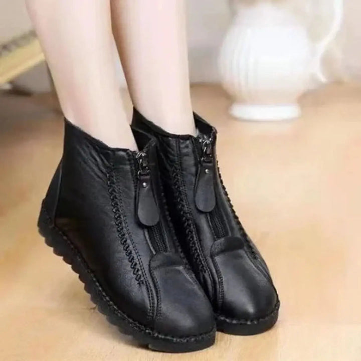 Everyday women's warm ankle boots, easy zip-up access & non-slip grip ensure winter comfort and stability.