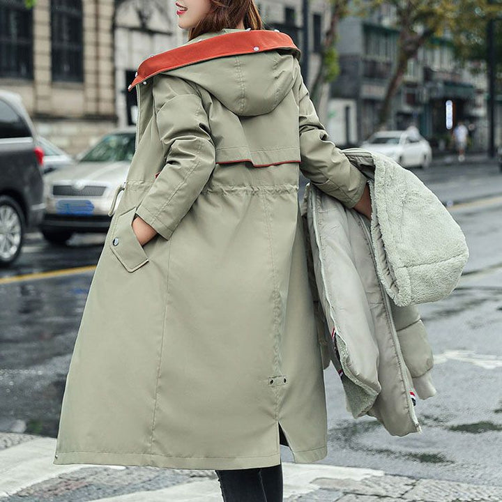 Compact and lightweight, this women's hooded jacket is ideal for travel.