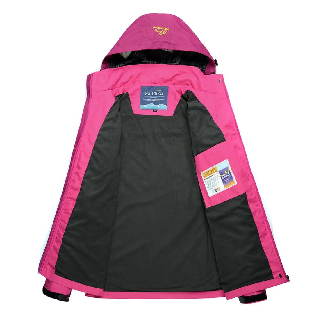 Stylish women's lightweight quilted jacket with hood, waterproof, ideal for walking and outdoor activities.