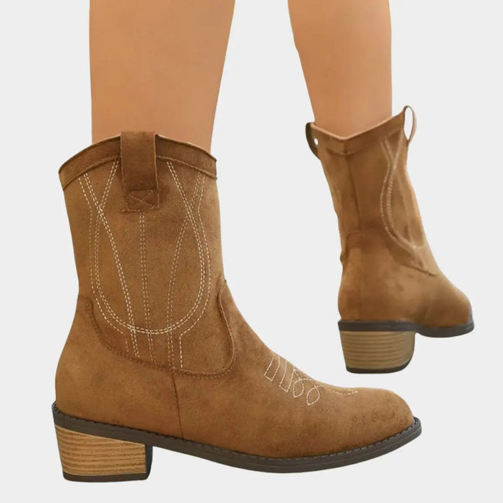 Women's cowboy ankle boots with Western stitching & block heel, versatile for festivals & everyday style.
