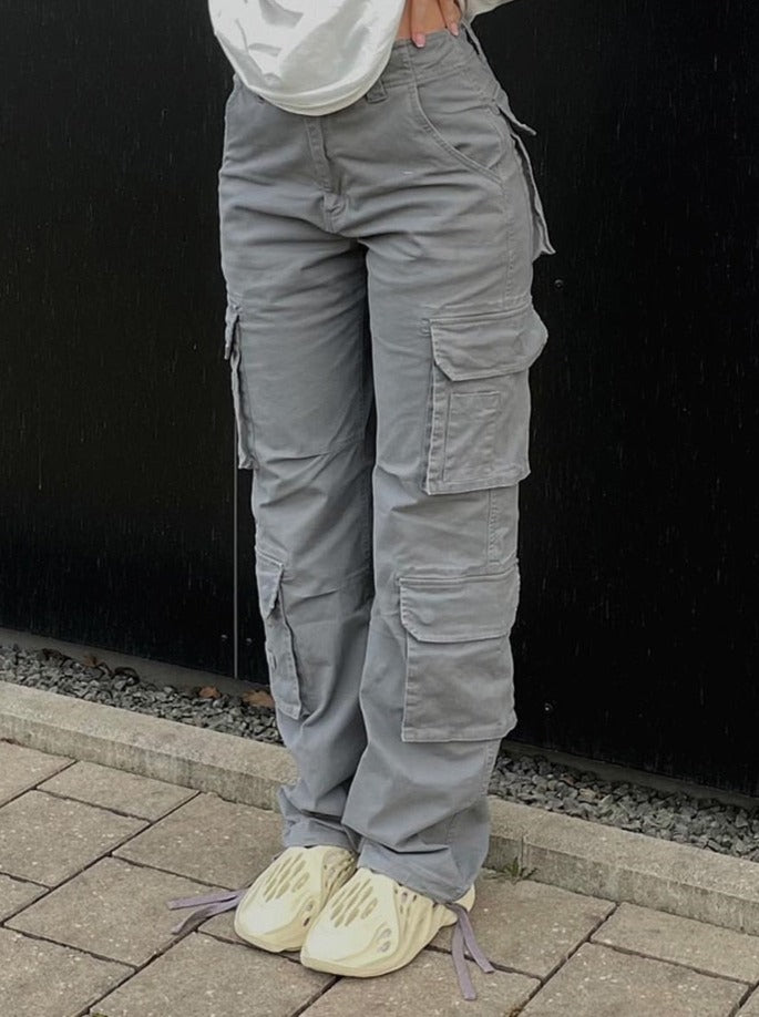 Women's wide leg cargo pants, perfect for utility & street style. Comfortable, casual, and pocketed for urban fashion.