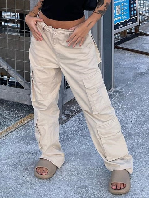 Versatile women's wide leg cargo pants. A blend of utility and casual streetwear, offering comfort & urban fashion.